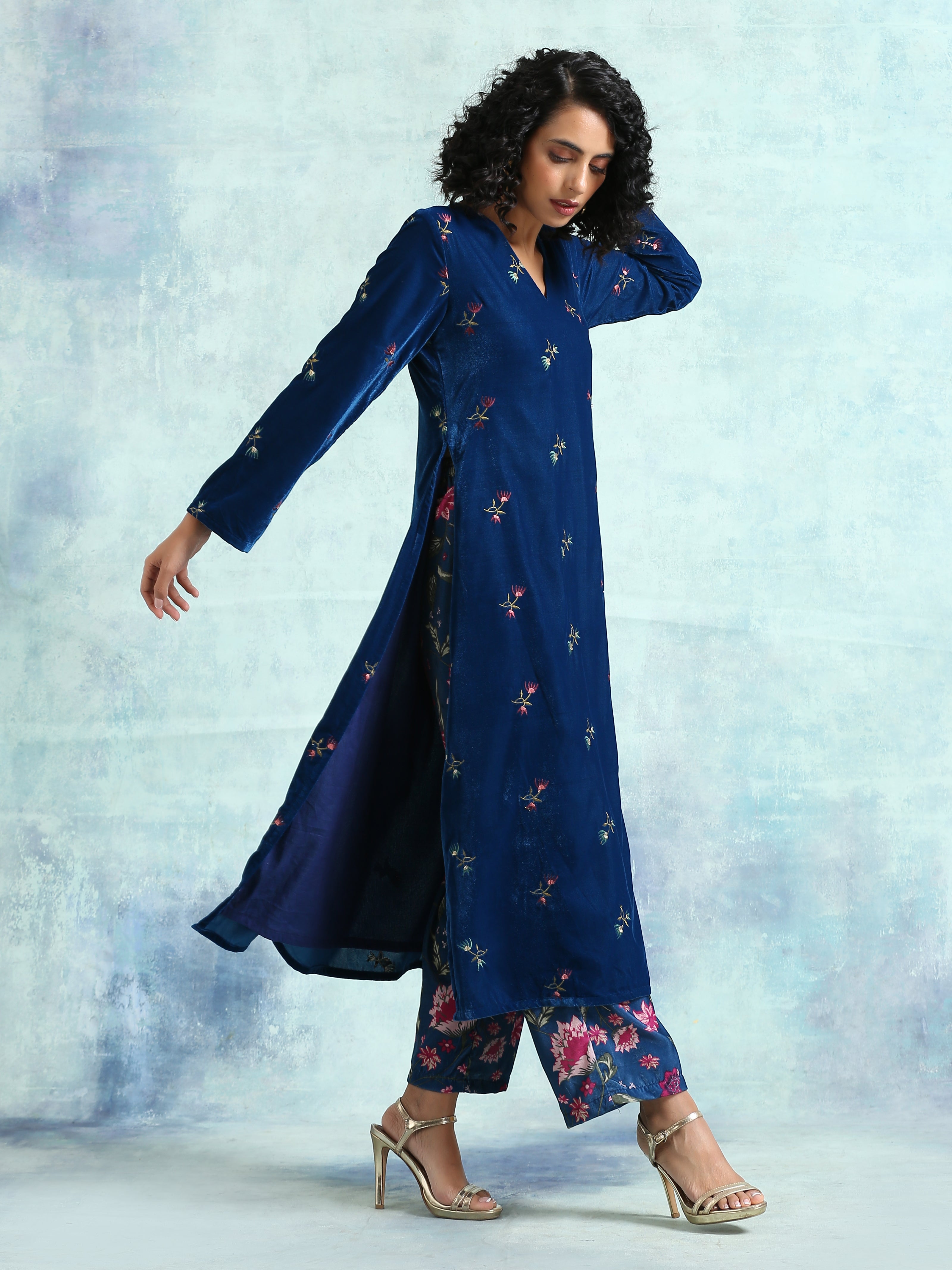 trueBrowns Blue Embroidered Velvet High Slit Kurta