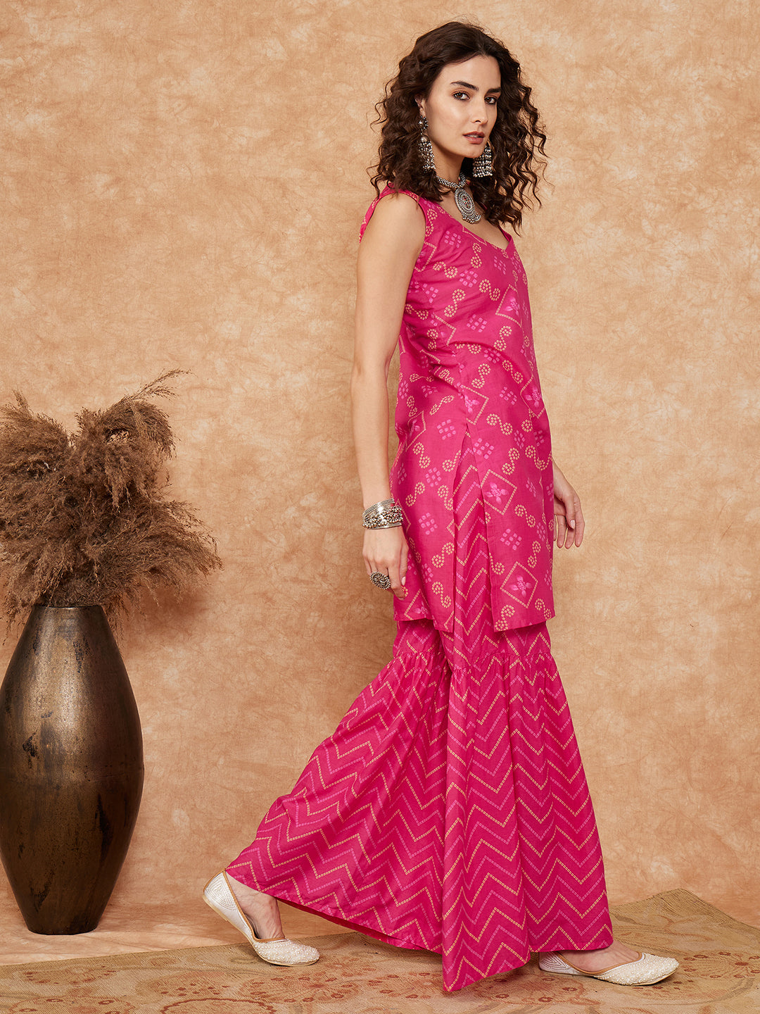 InWeave Women's Fuchsia S Print Sweetheart Neckline Kurta Palazzo Set
