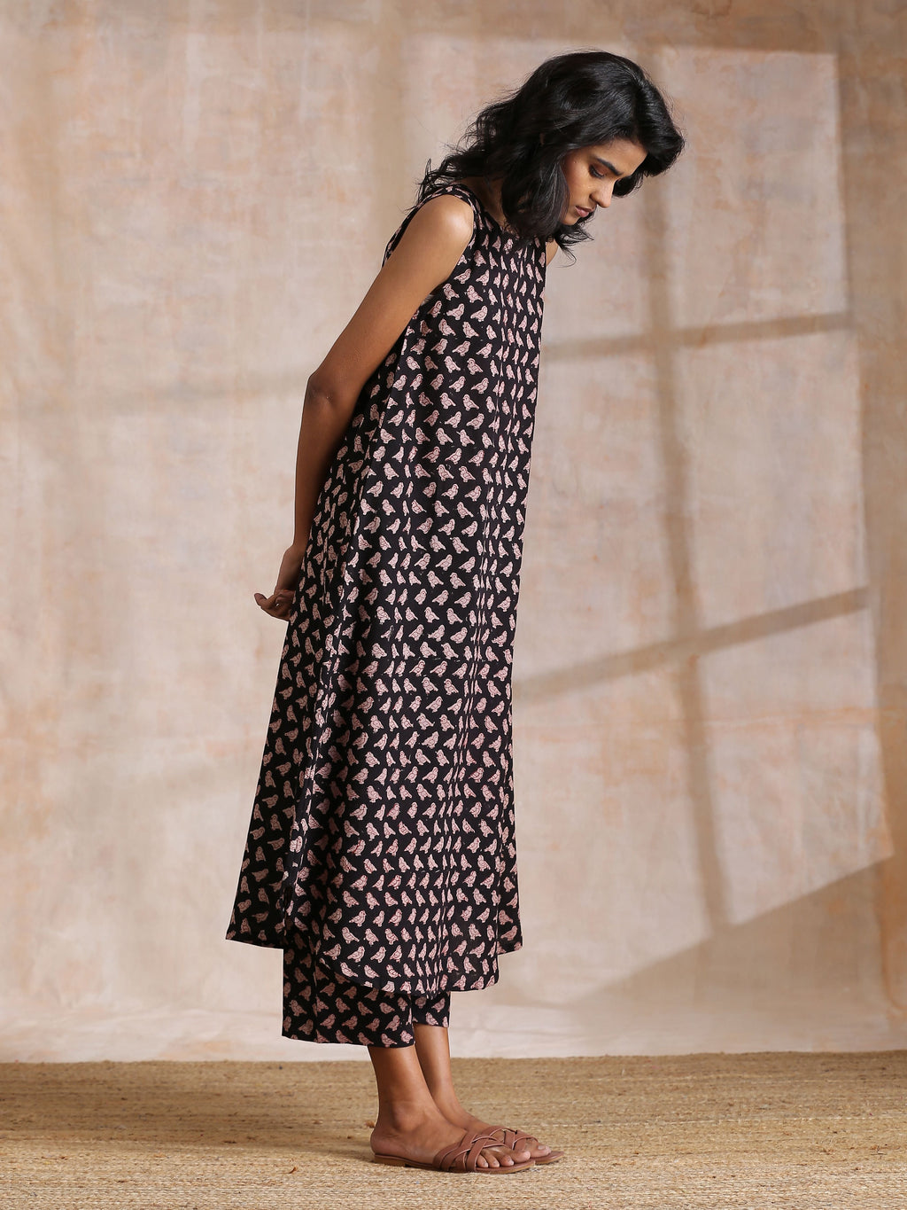 trueBrowns Black Bird Bagru Print Cotton Sleeveless Kurta Pant Set