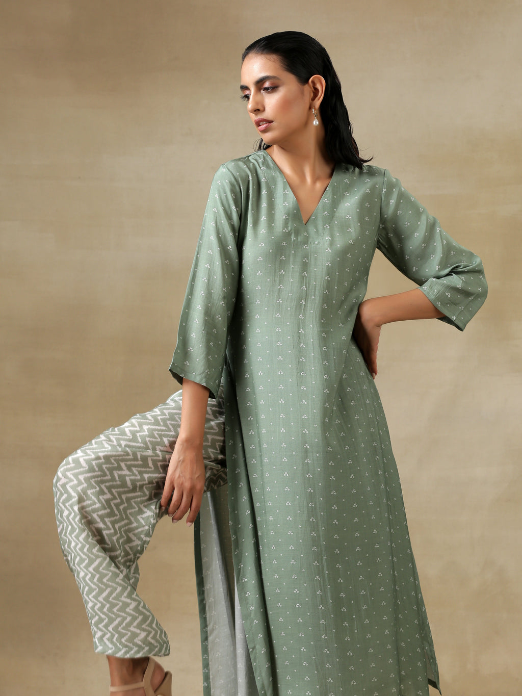 trueBrowns Light Green Bandhani Printed Silk High Slit Kurta Pant Set