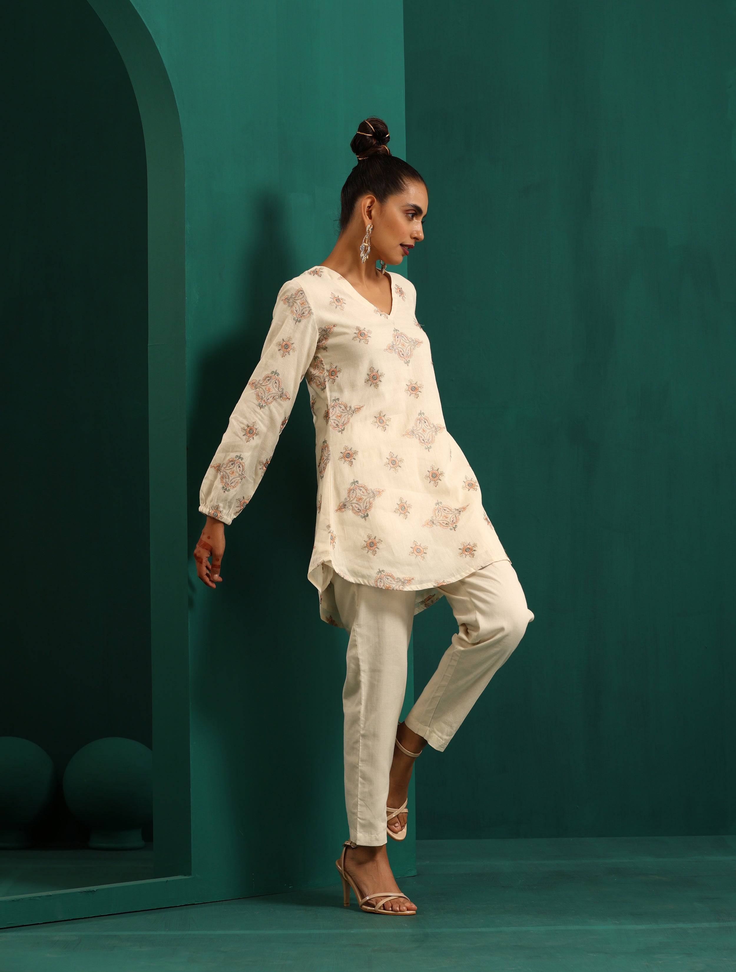 trueBrowns Ivory Peach Cotton V-Neck Co-Ord Set