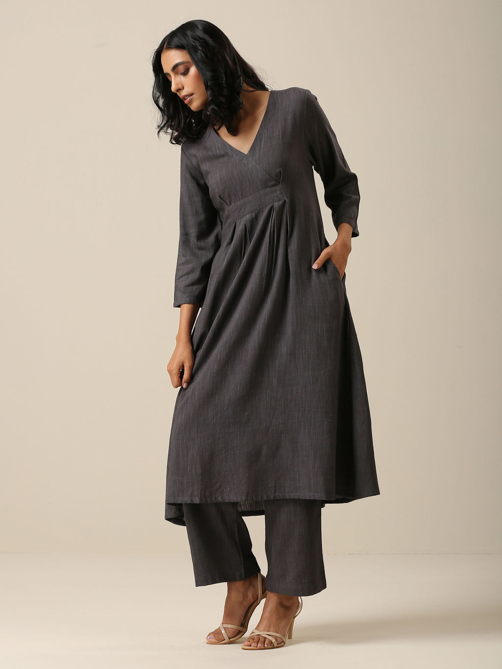 trueBrowns Slate Grey Slub Texture Overlap Pleat Kurta Pant Set