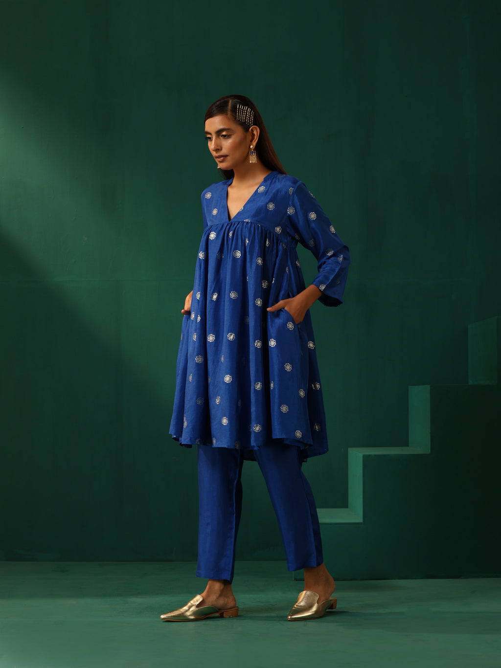 trueBrowns Royal Blue Geometric Floral Viscose Silk Front Gathered Co-ord Set