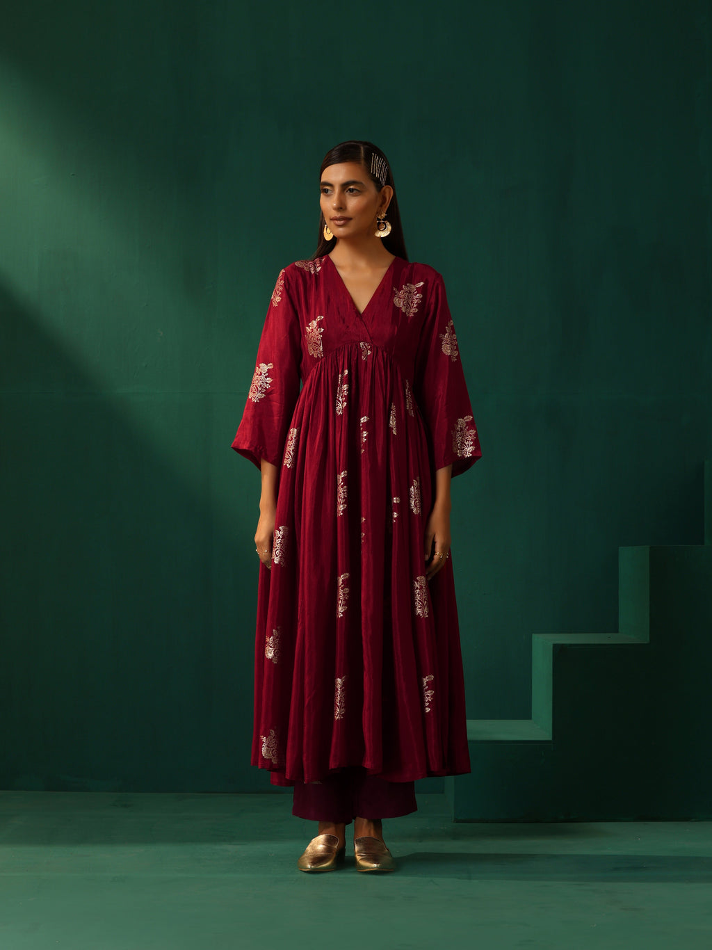 trueBrowns Maroon Floral Viscose Silk V-Neck Waist Gathered Kurta Pant Set