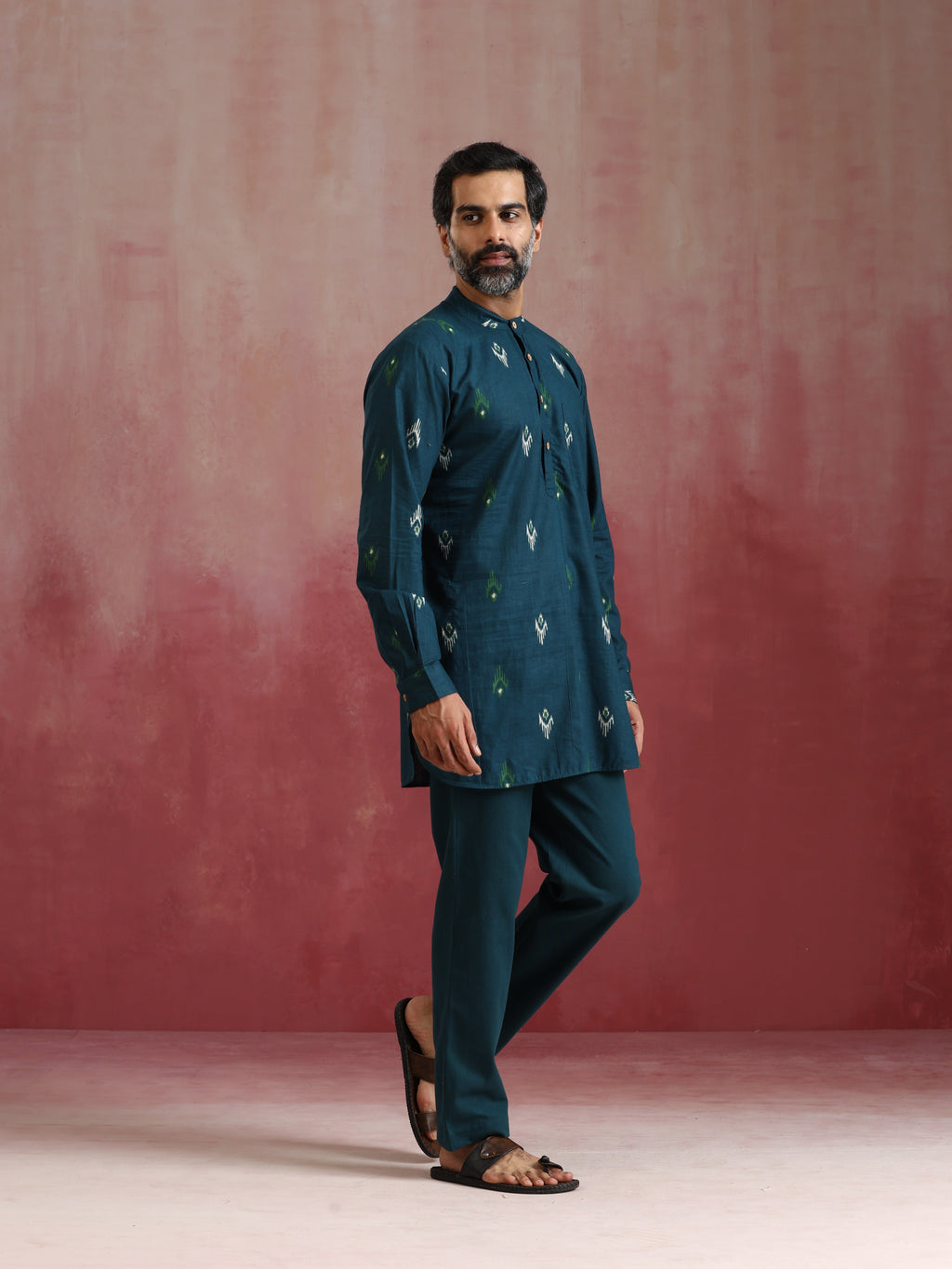 trueBrowns Men's Blue Ikat Print Mandarin Collar Kurta Co-ord set