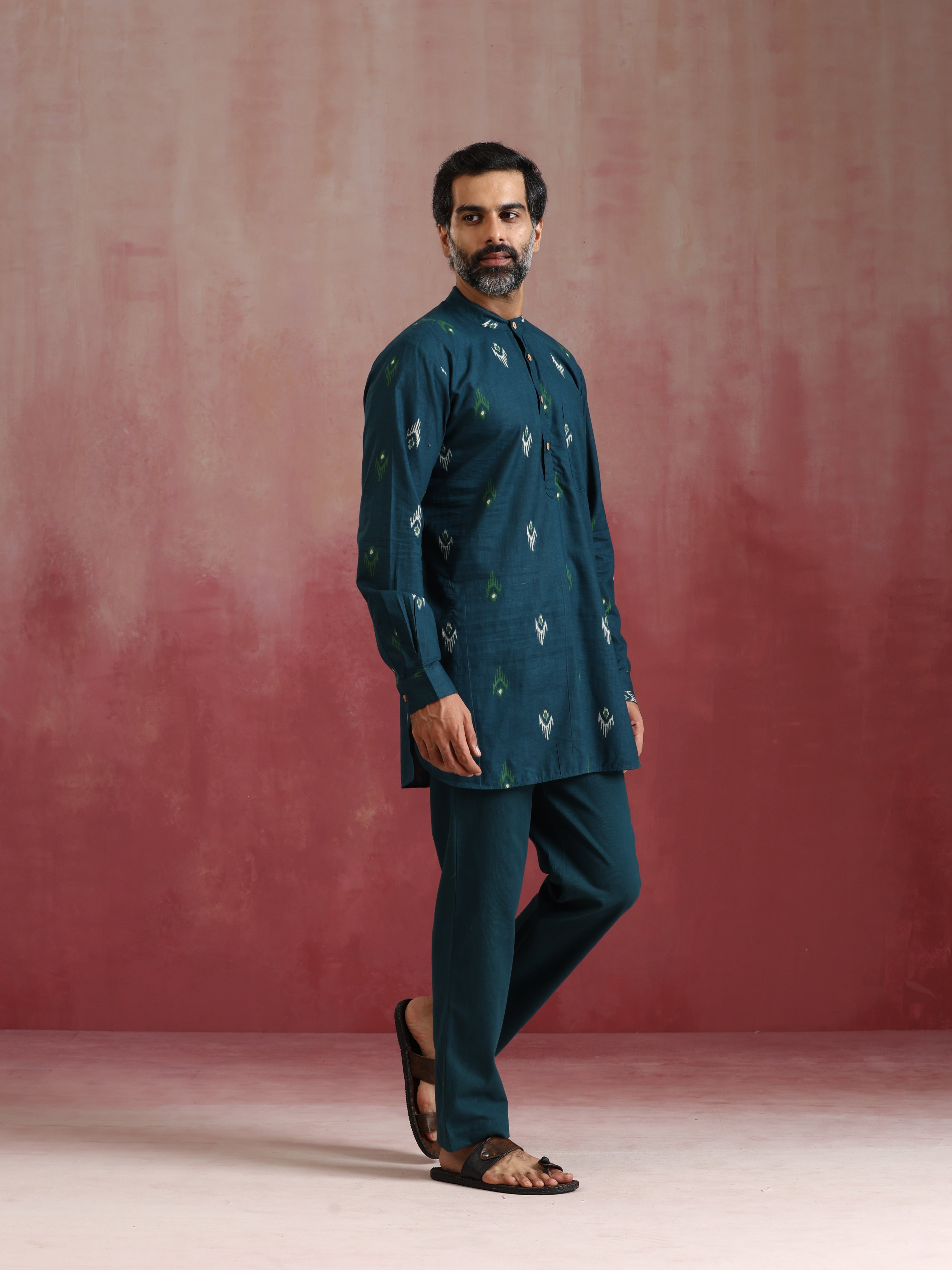 trueBrowns Men's Blue Ikat Print Mandarin Collar Kurta Co-ord set