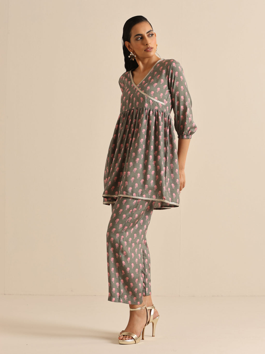 trueBrowns Grey Floral Silk Printed Co-Ord Set