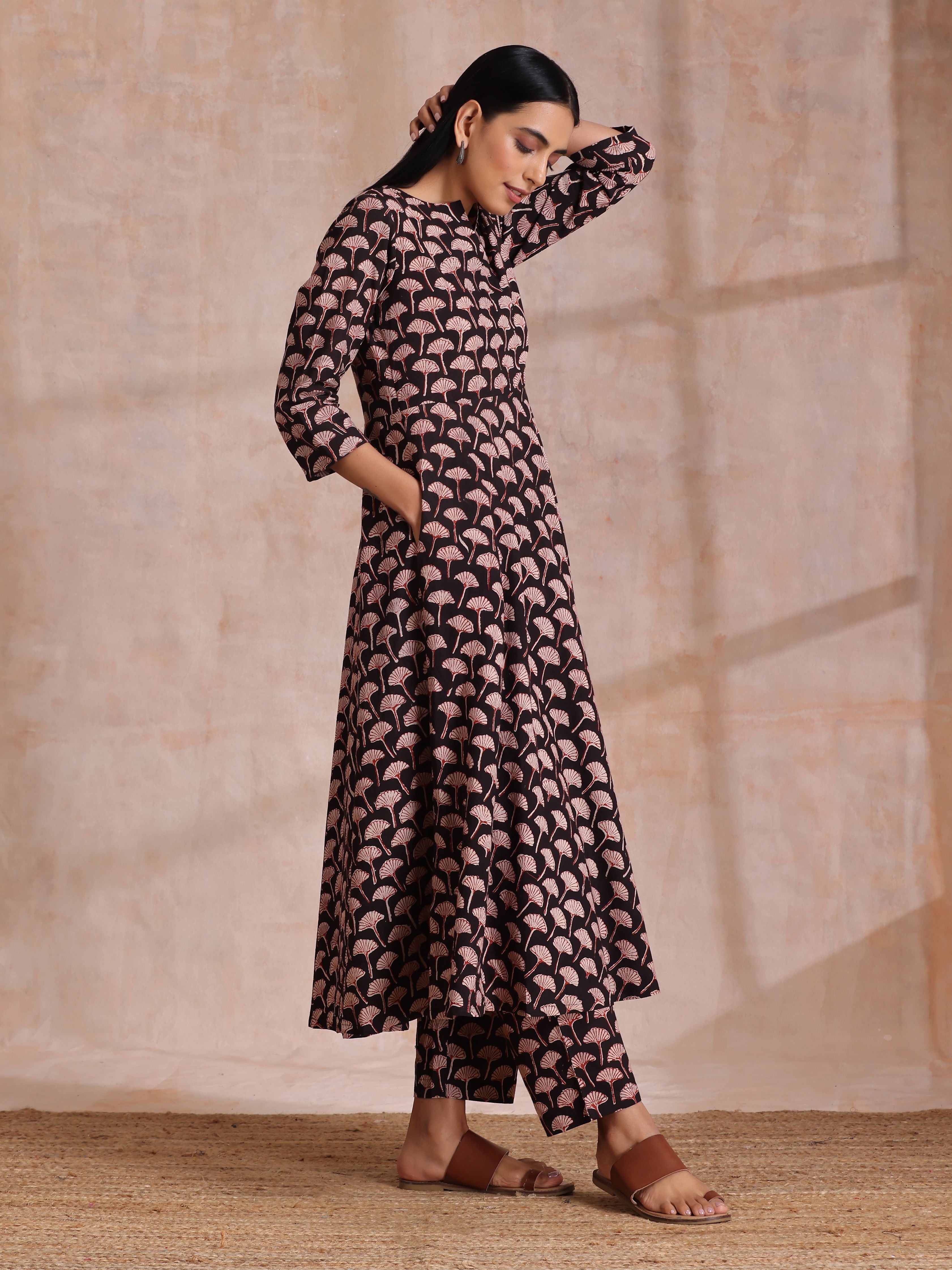 trueBrowns Black Floral Bagru Print Cotton Flared Kurta Pant Set