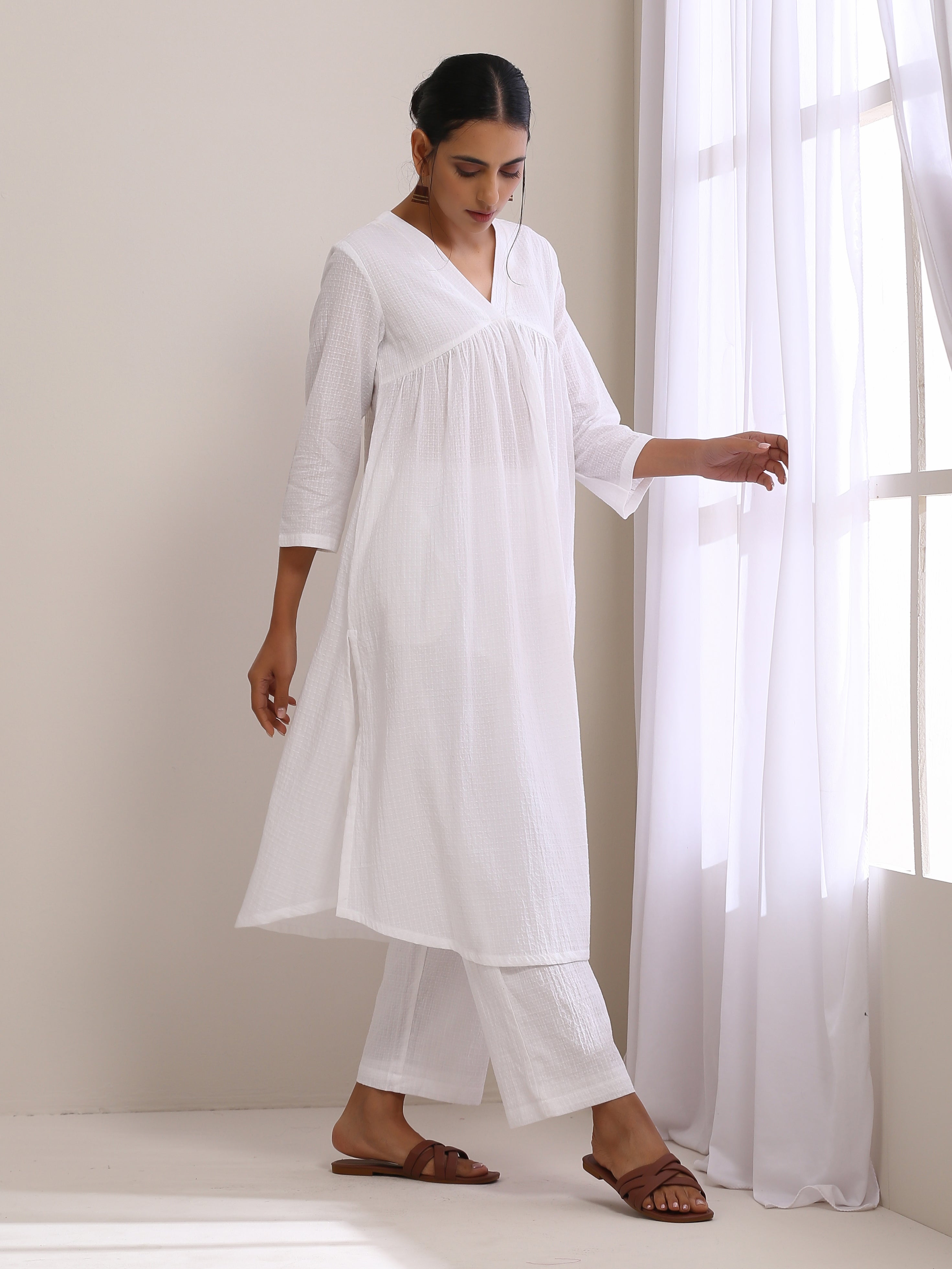 trueBrowns White Dobby Flared Slit Kurta Pant Set