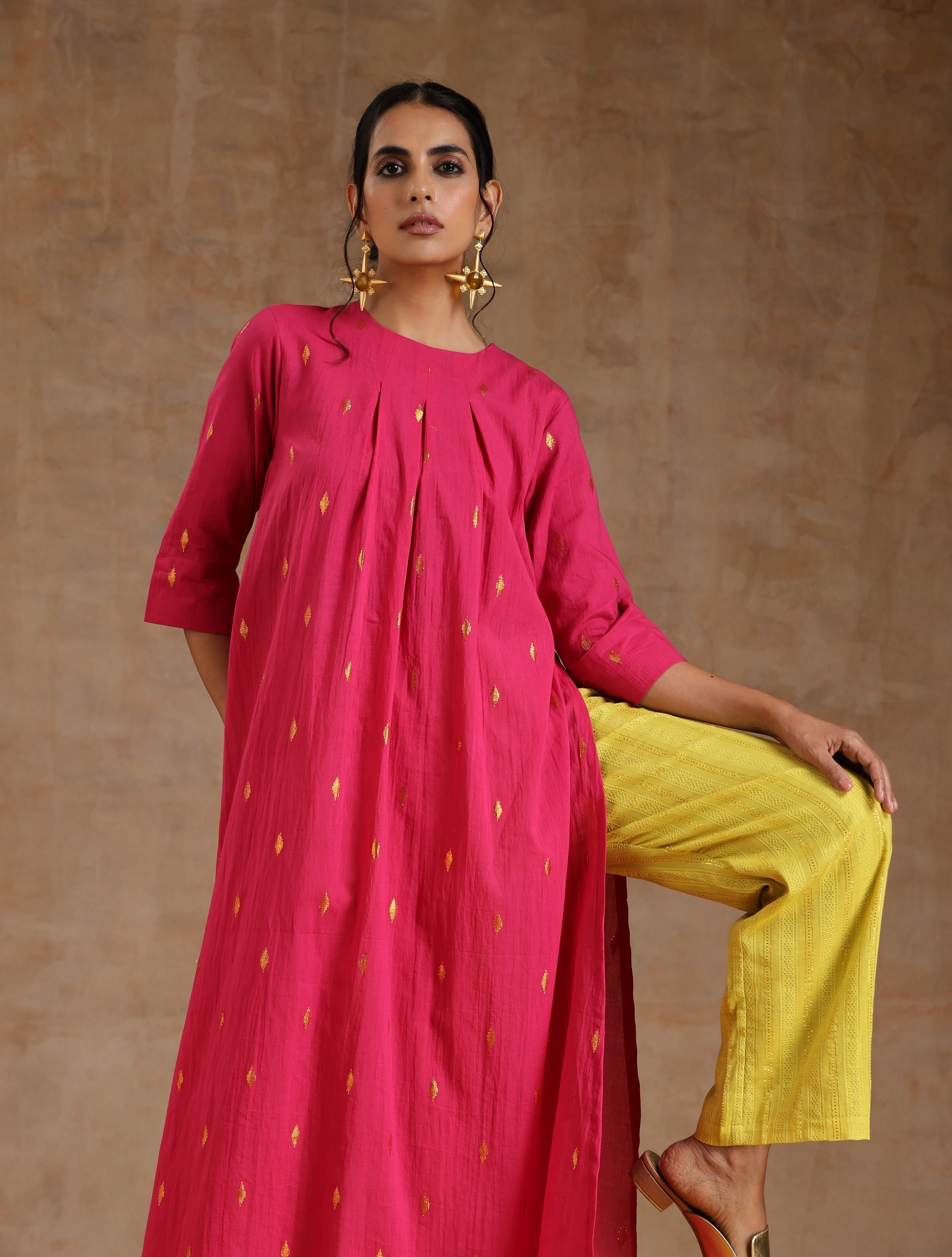 trueBrowns Pink Gold Cotton Neck Pleat Kurta Set