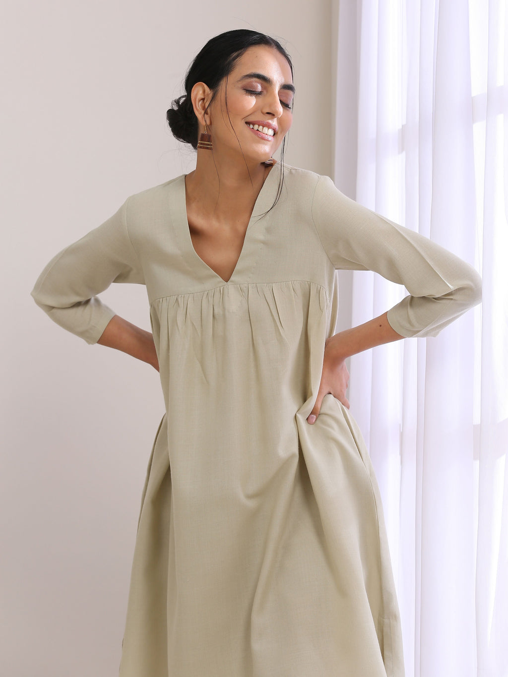 trueBrowns Light Grey Slub Gathered Kurta Pant Set