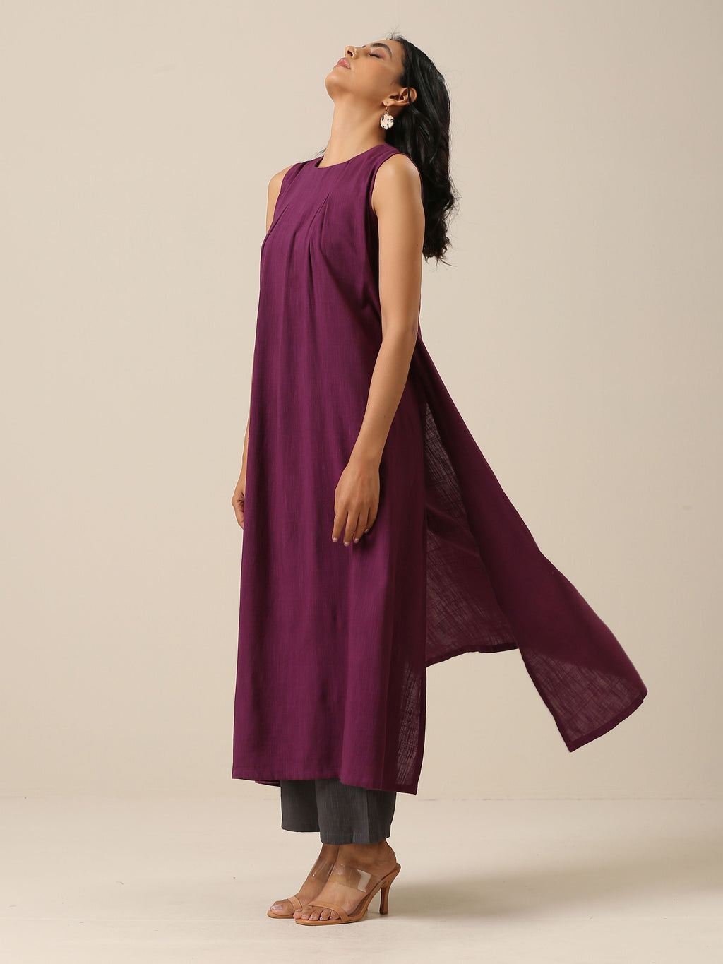 trueBrowns Plum Purple Slub Texture Sleeveless Kurta Pant Set