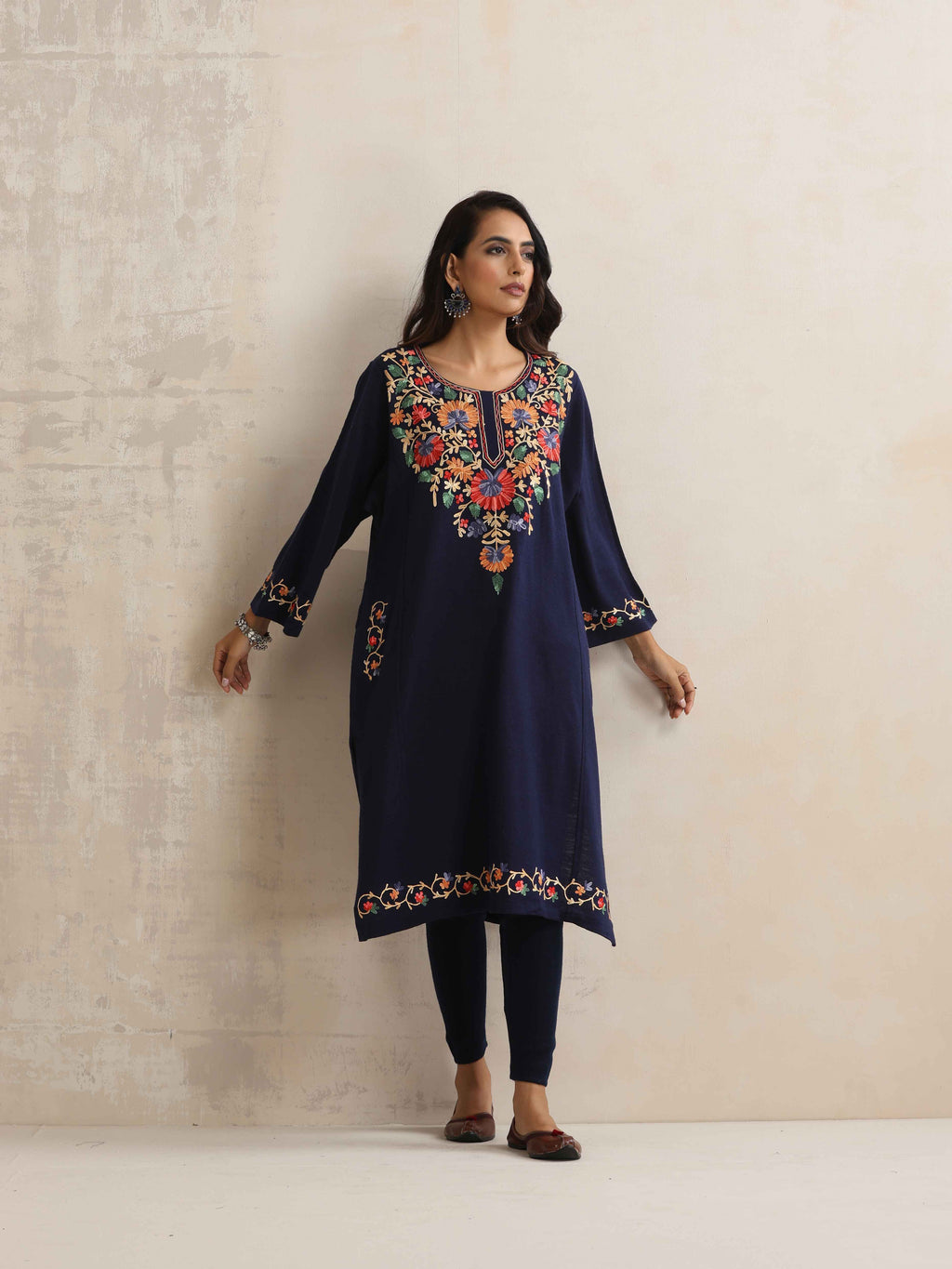 trueBrowns Blue Kashmiri Floral Embroidered Woollen Phiran Kurta