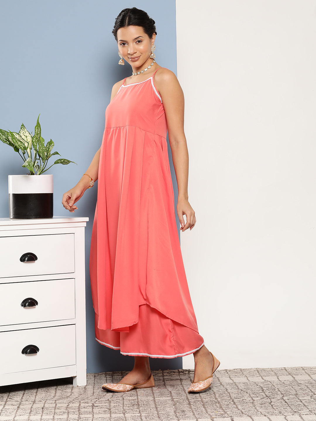 InWeave Women's Peach Cr Strappy Set With White Organza Dupatta