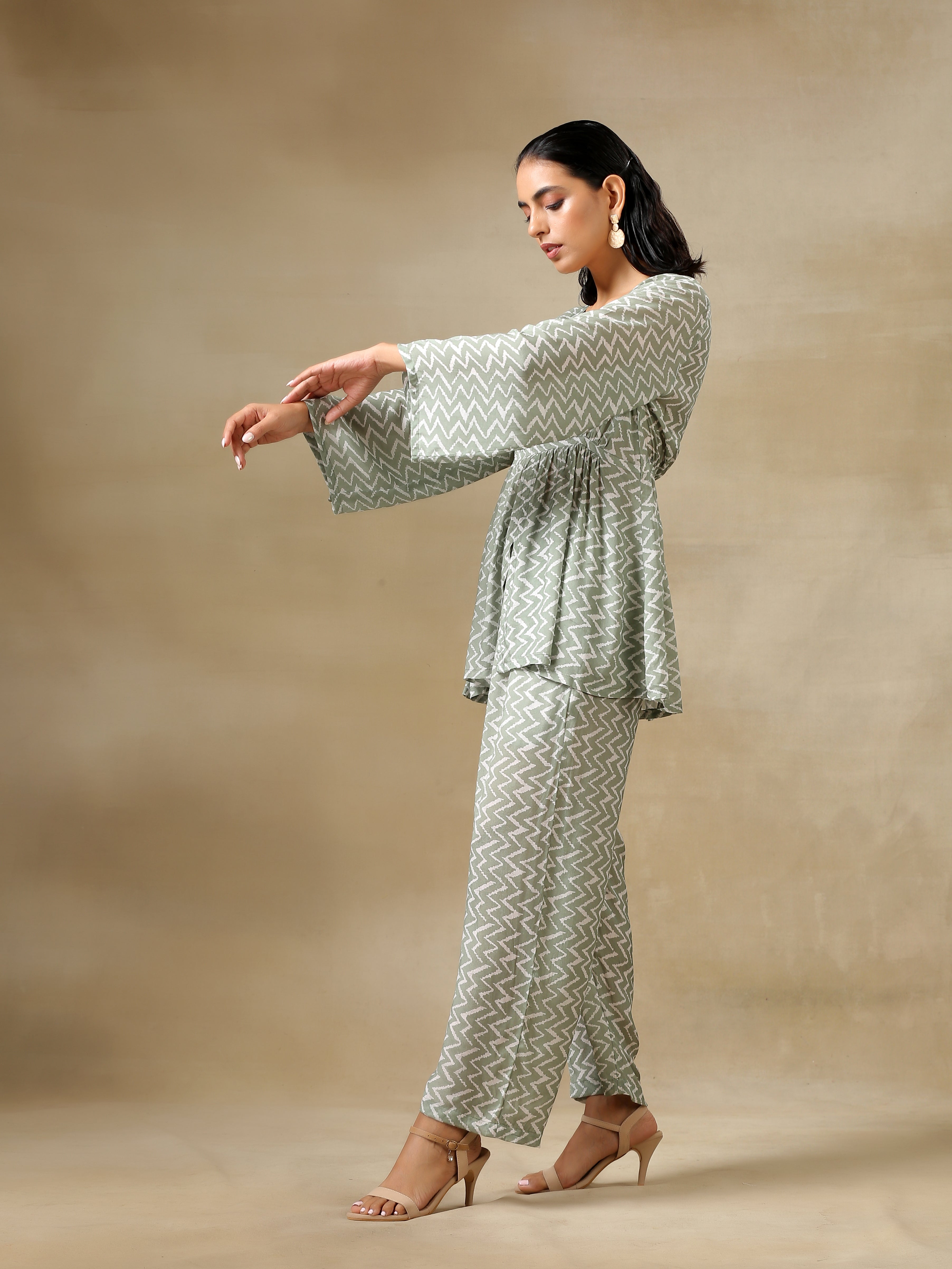 trueBrowns Light Green Bandhani Printed Silk V-Neck Co-Ord Set