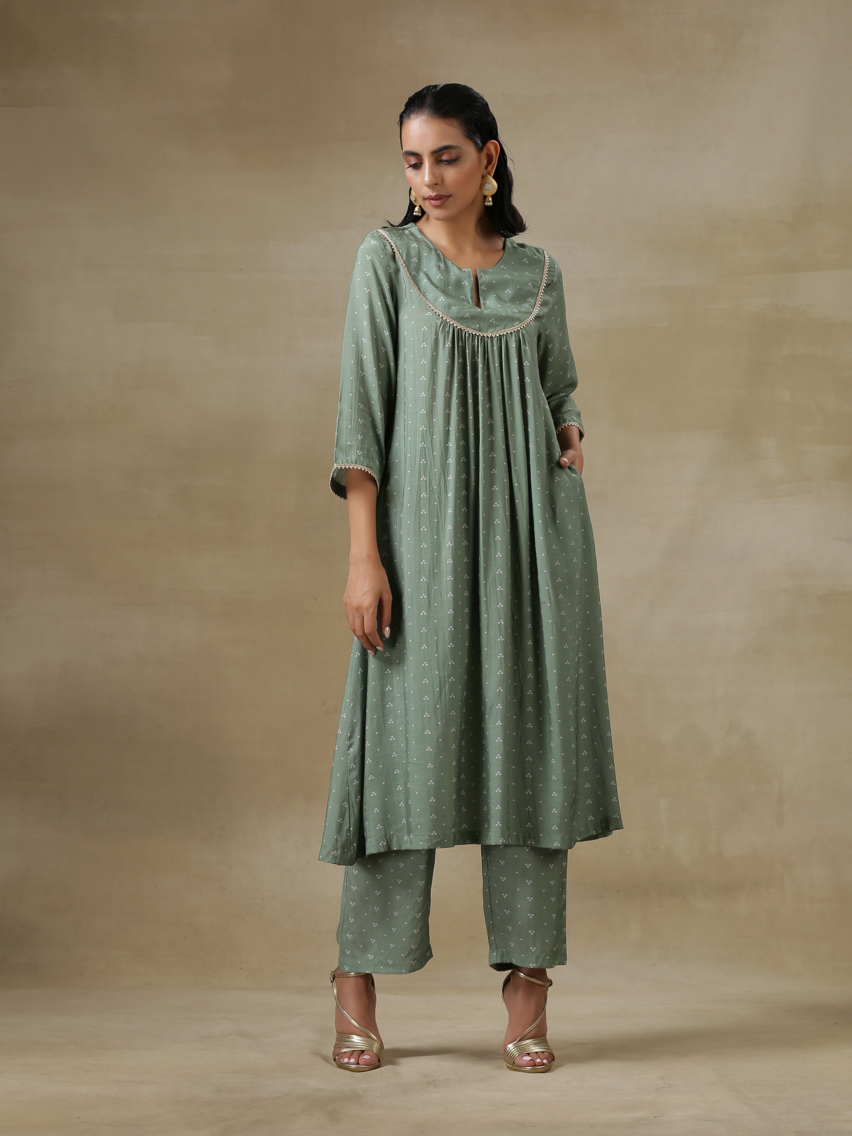 trueBrowns Light Green Bandhani Printed Silk Yoke Kurta Pant Set