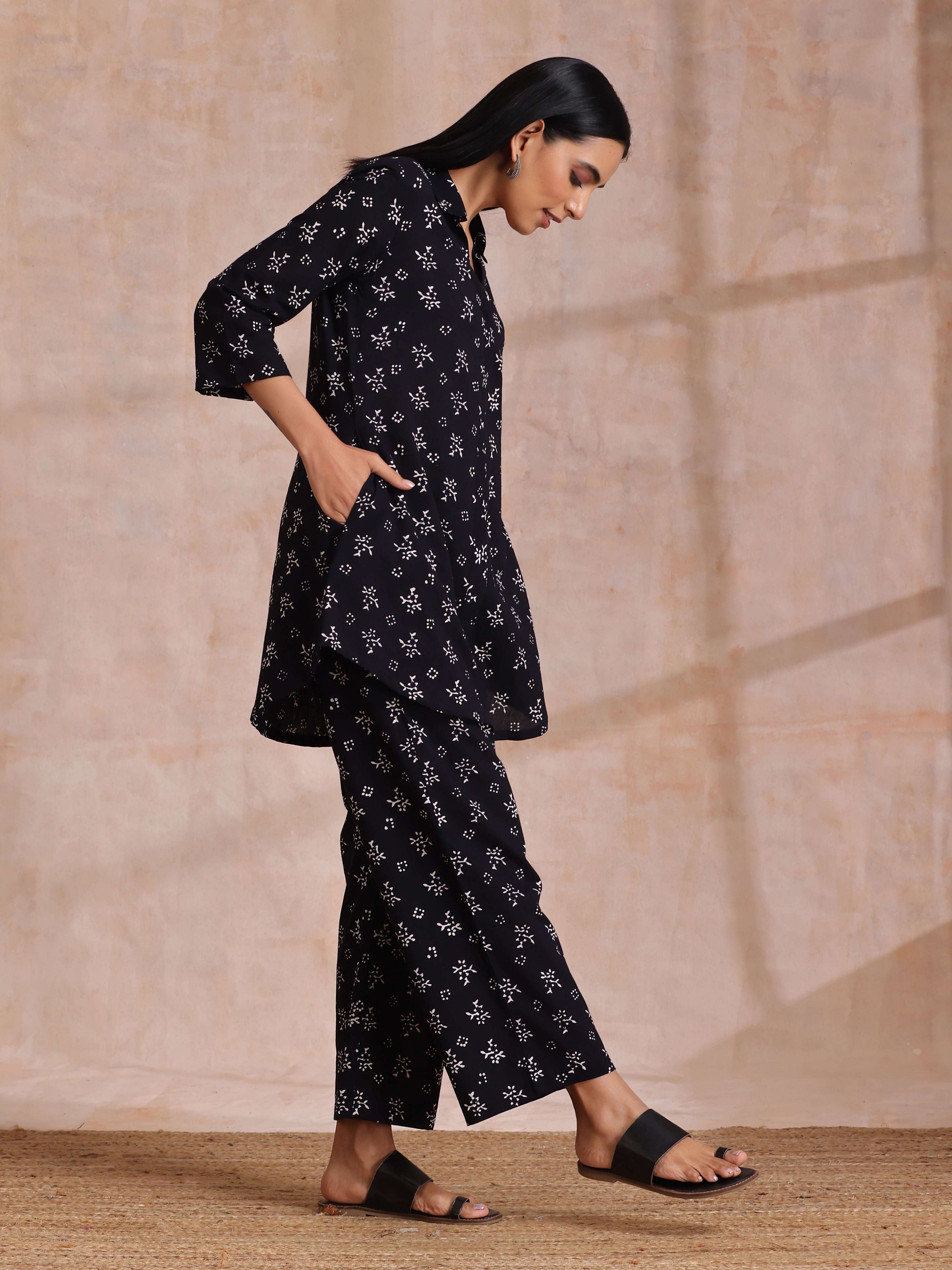 trueBrowns Black White Floral Print Cotton Collar Short Co-Ord Set