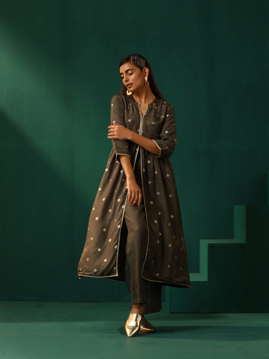 trueBrowns Grey Diamond Viscose Silk Front Slit Kurta Pant Set