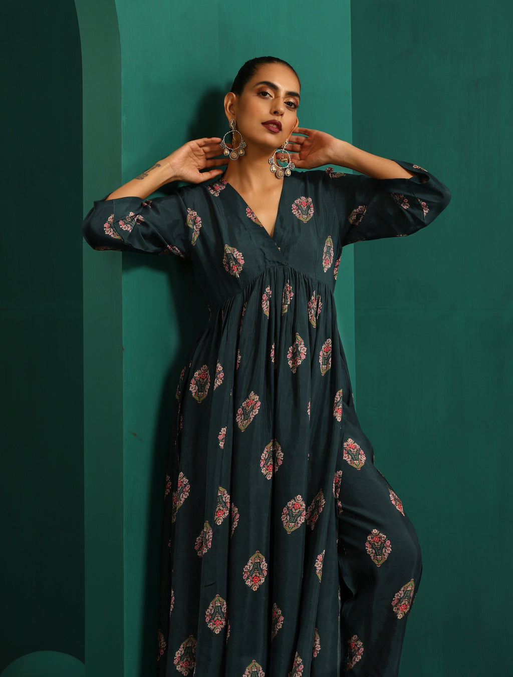 trueBrowns Deep Blue Floral Bunch Muslin Silk Printed V-Neck Waist Gathered Kurta Pant Set