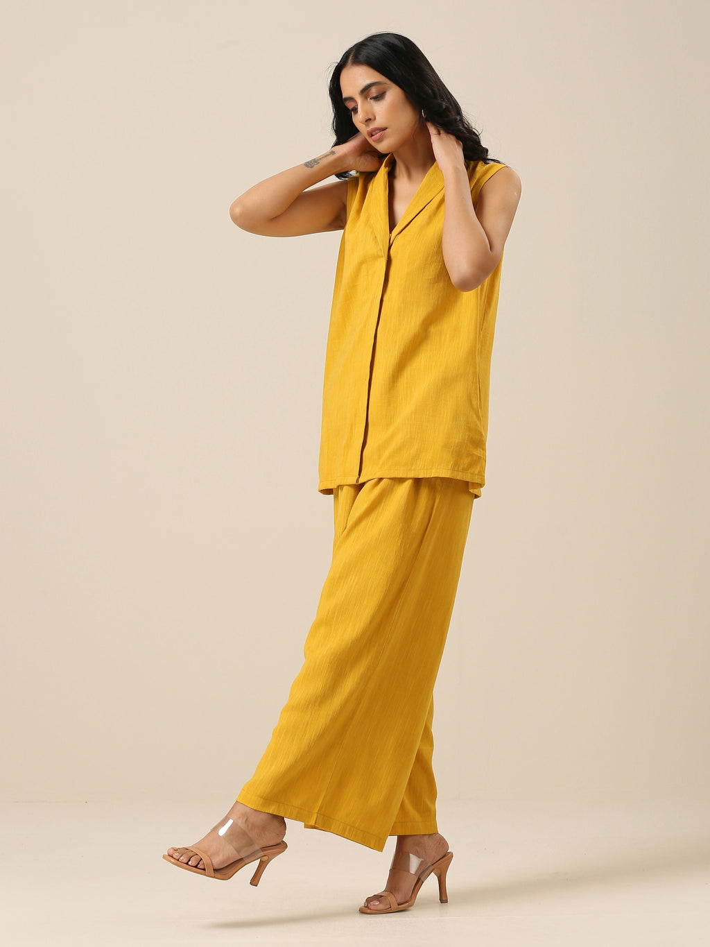 trueBrowns Mustard Yellow Slub Texture Sleevesless Jacket Pant Set