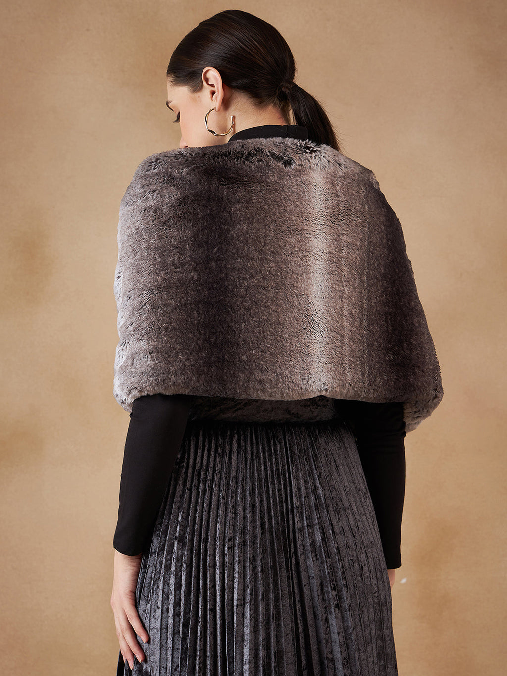 InWeave Women's Dark Grey Duble Shade Long Faux Fur Cape