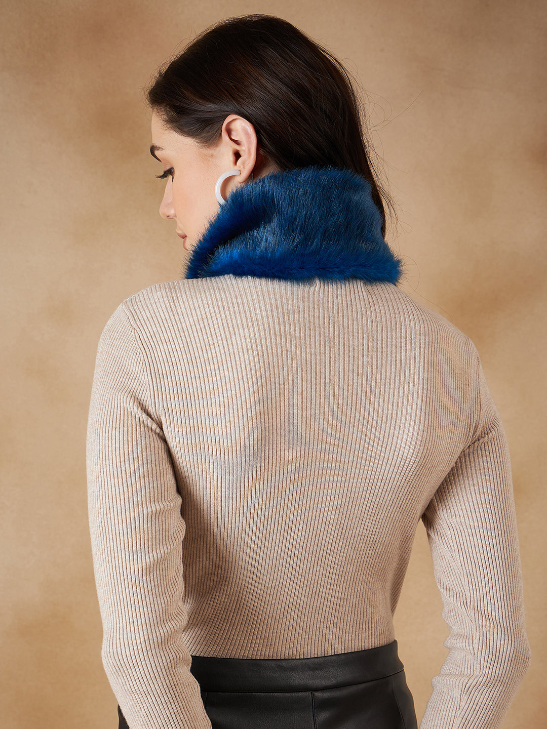 InWeave Women's Royal Blue Fur Neckpiece