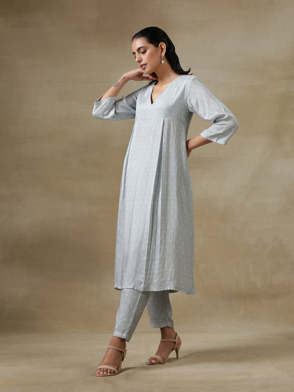 trueBrowns Grey Bandhani Printed Silk Yoke Kurta Pant Set