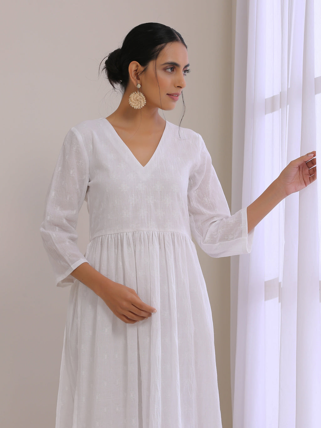 trueBrowns White Dobby High Slit Gathered Kurta Set