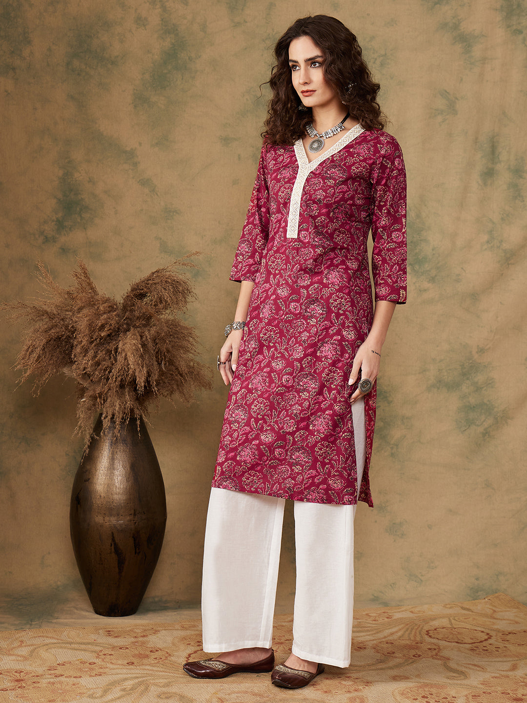 InWeave Women's Burgundy Maroon Print V Neck Lace Work Straight Kurta