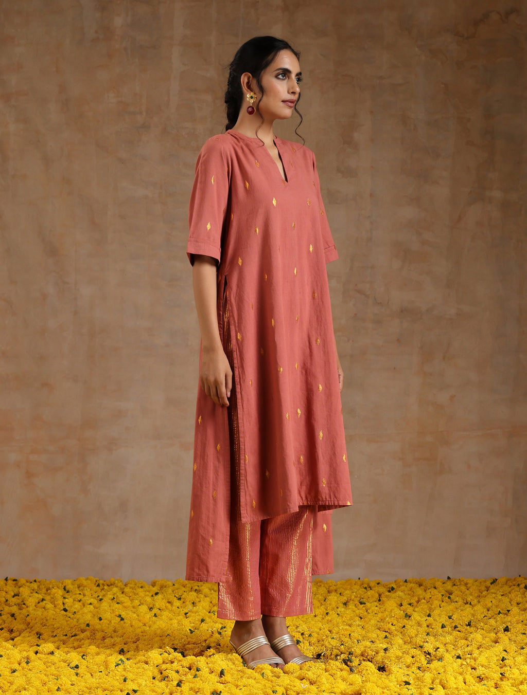trueBrowns Blush Gold Cotton Relaxed High-Low Kurta Set