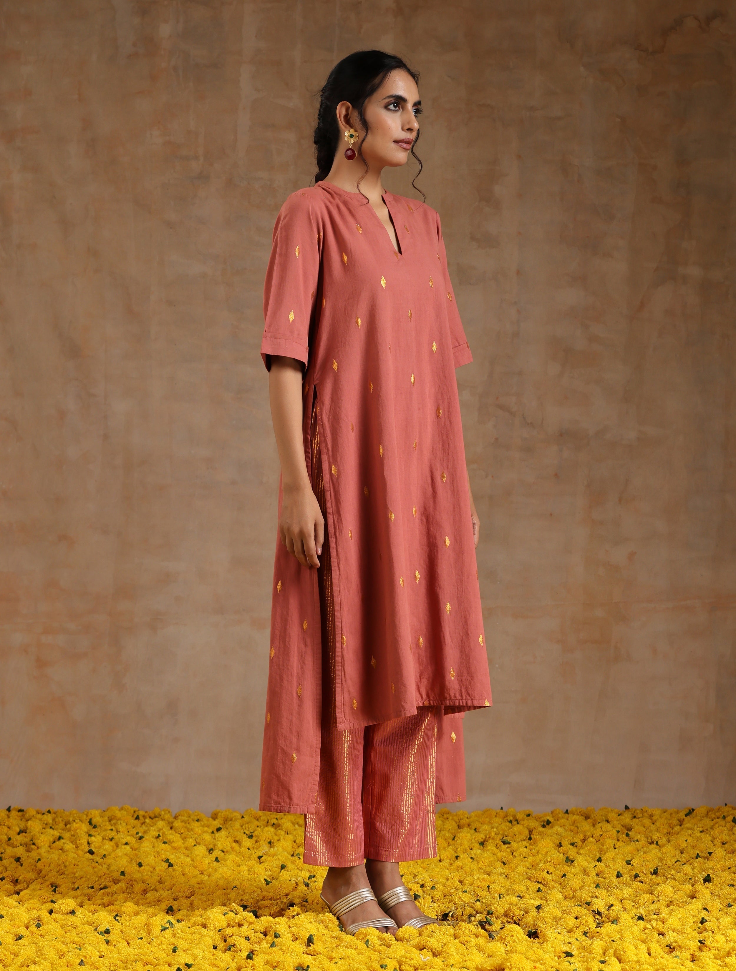 trueBrowns Blush Gold Cotton Relaxed High-Low Kurta Set
