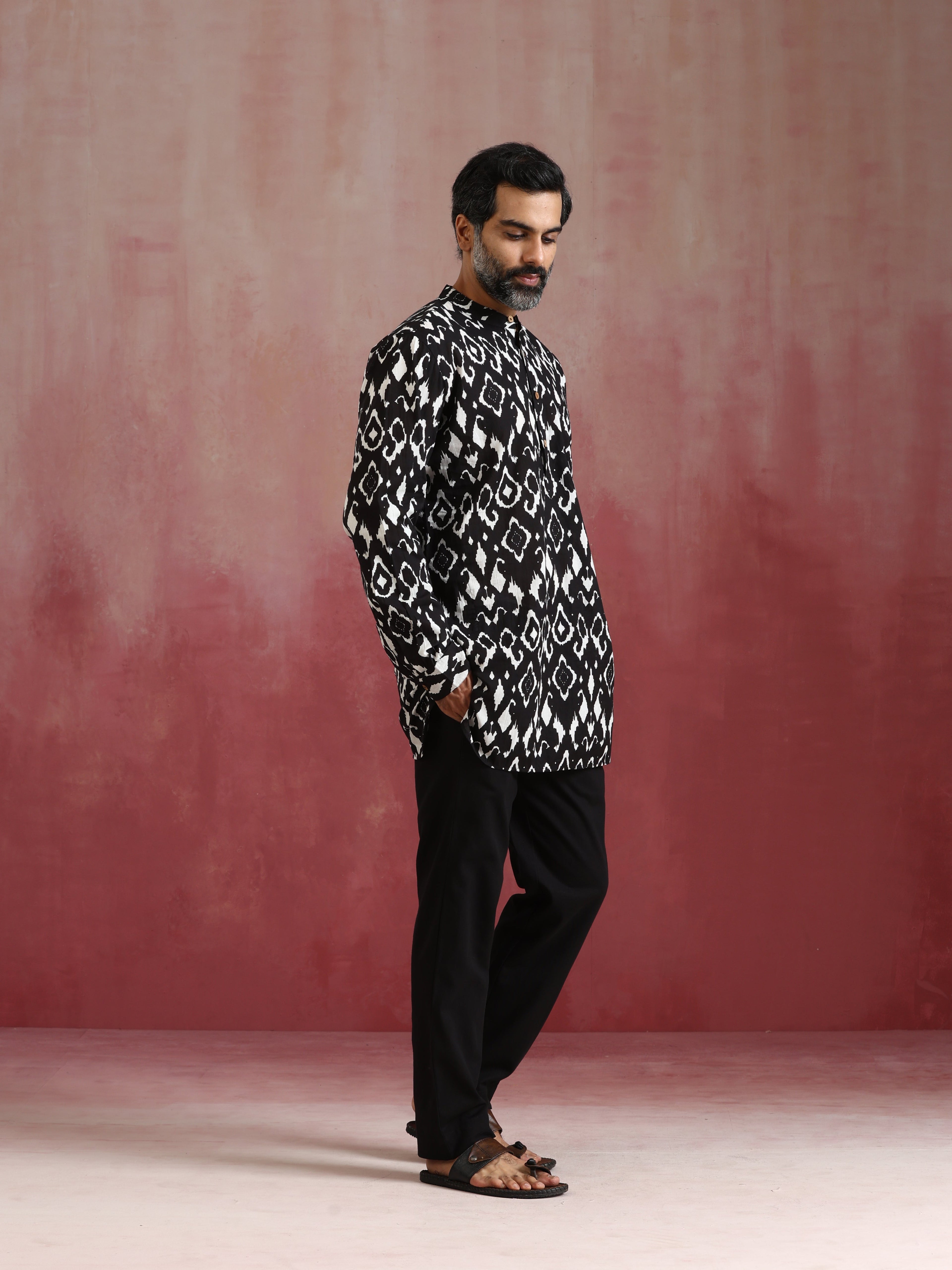 trueBrowns Men's Black Ikat Print Mandarin Collar Kurta Co-ord set