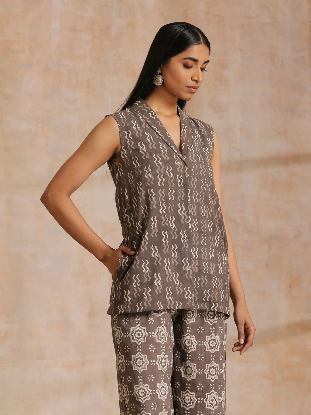 trueBrowns Clay Dabu Zig-Zag Motifs Print Cotton Sleeveless Jacket Pant Set