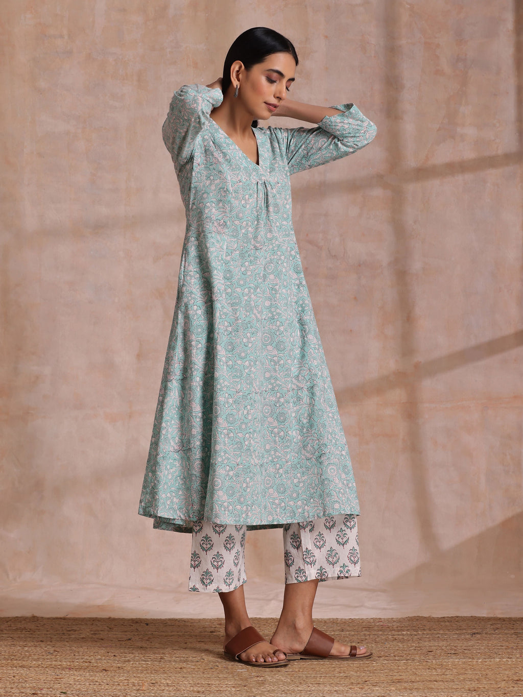 trueBrowns Tiffany Blue Floral Block Print Cotton Front Neck Gathered Kurta Pant Set