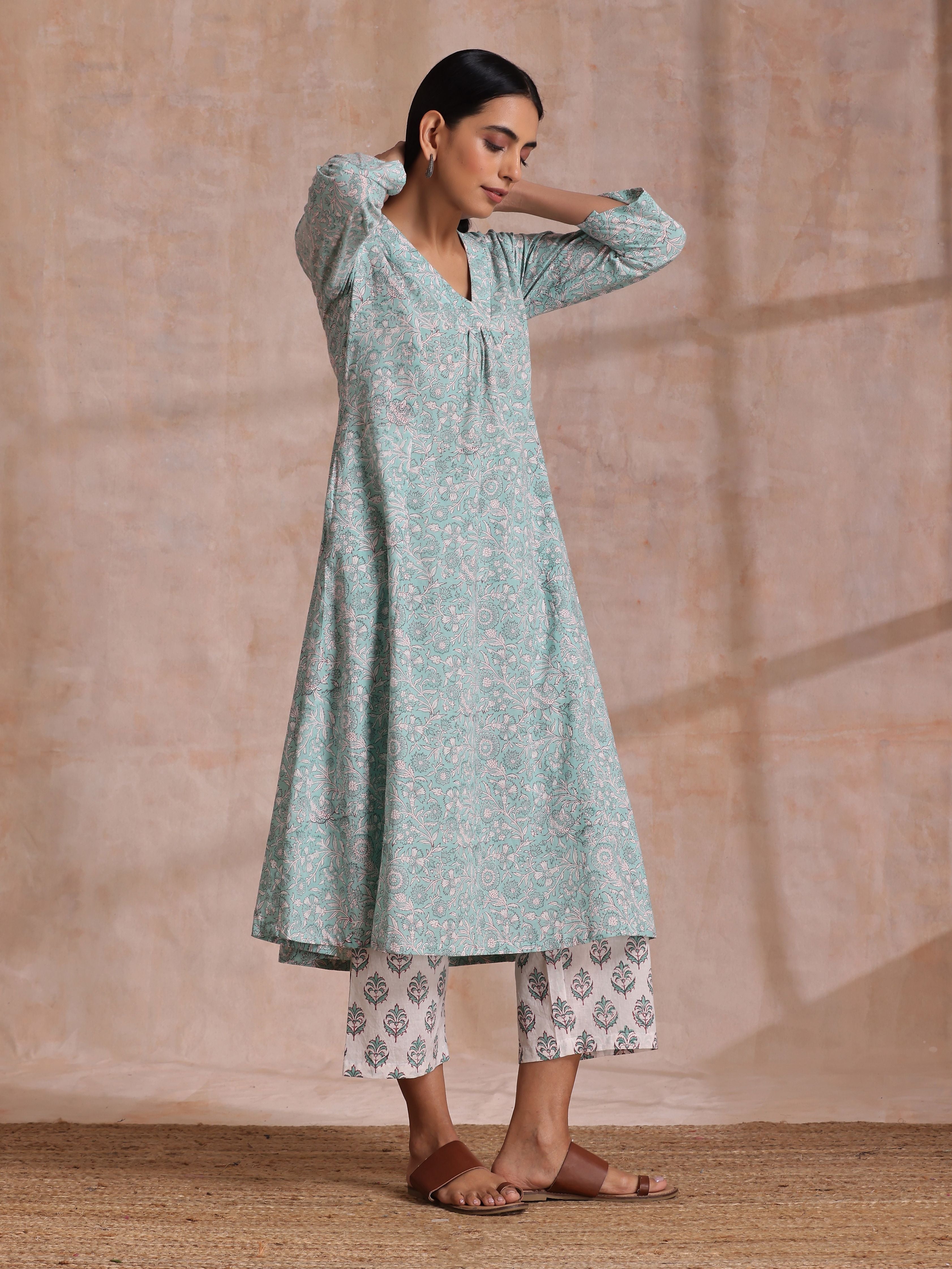 trueBrowns Tiffany Blue Floral Block Print Cotton Front Neck Gathered Kurta Pant Set