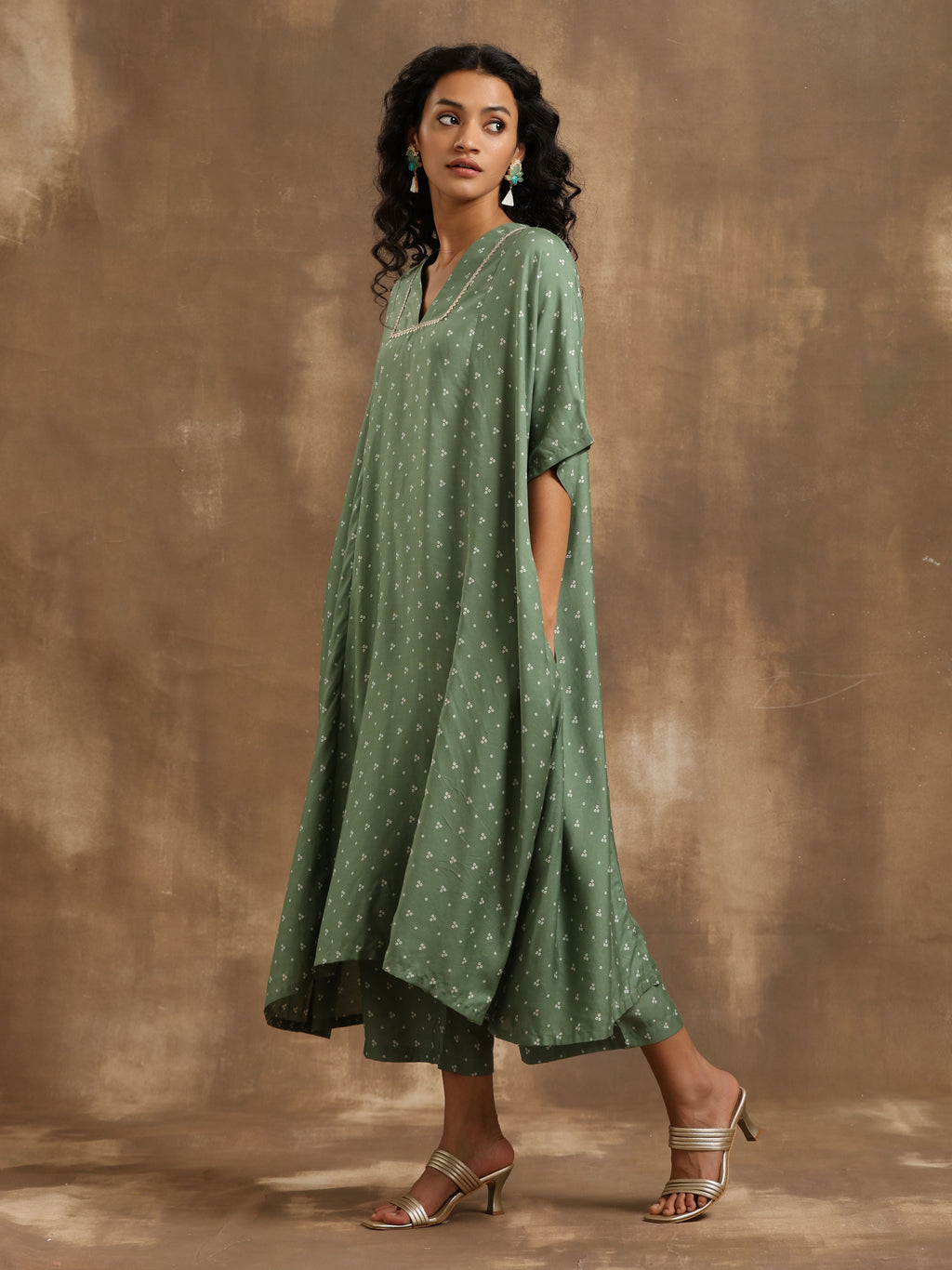 trueBrowns Light Green Bandhani Printed Silk Oversized Kurta Pant Set