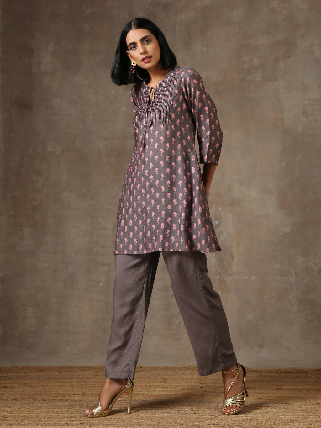 trueBrowns Grey Pink Floral Printed Silk Co-Ord Set
