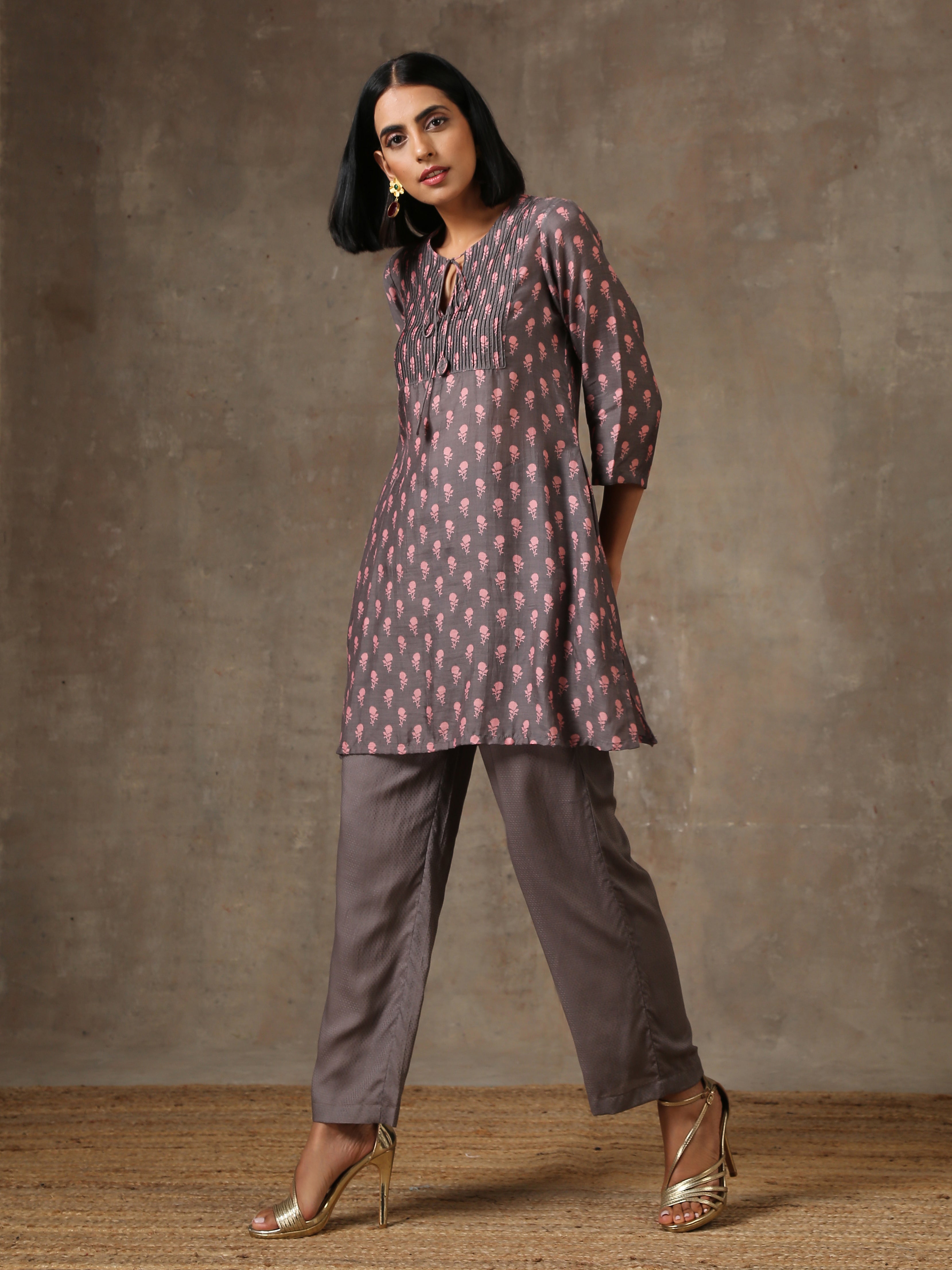 trueBrowns Grey Pink Floral Printed Silk Co-Ord Set