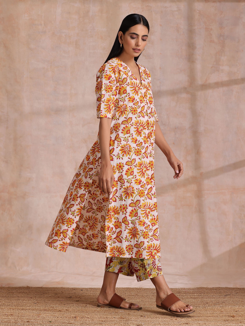 trueBrowns Red Overall Floral On White Cotton Block Print Kurta Pant Set