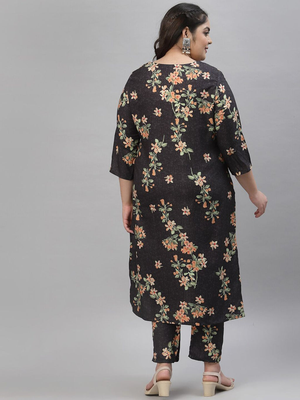 Sztori Plus Size Black Floral Printed Round Neck Straight Kurta with Trousers