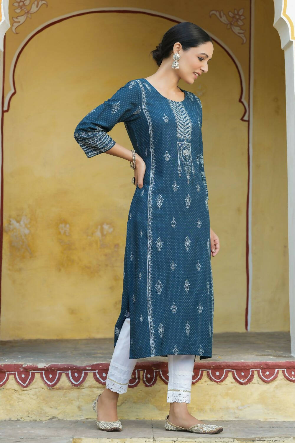 Juniper Women's Blue Rayon Staple Printed Straight Kurta