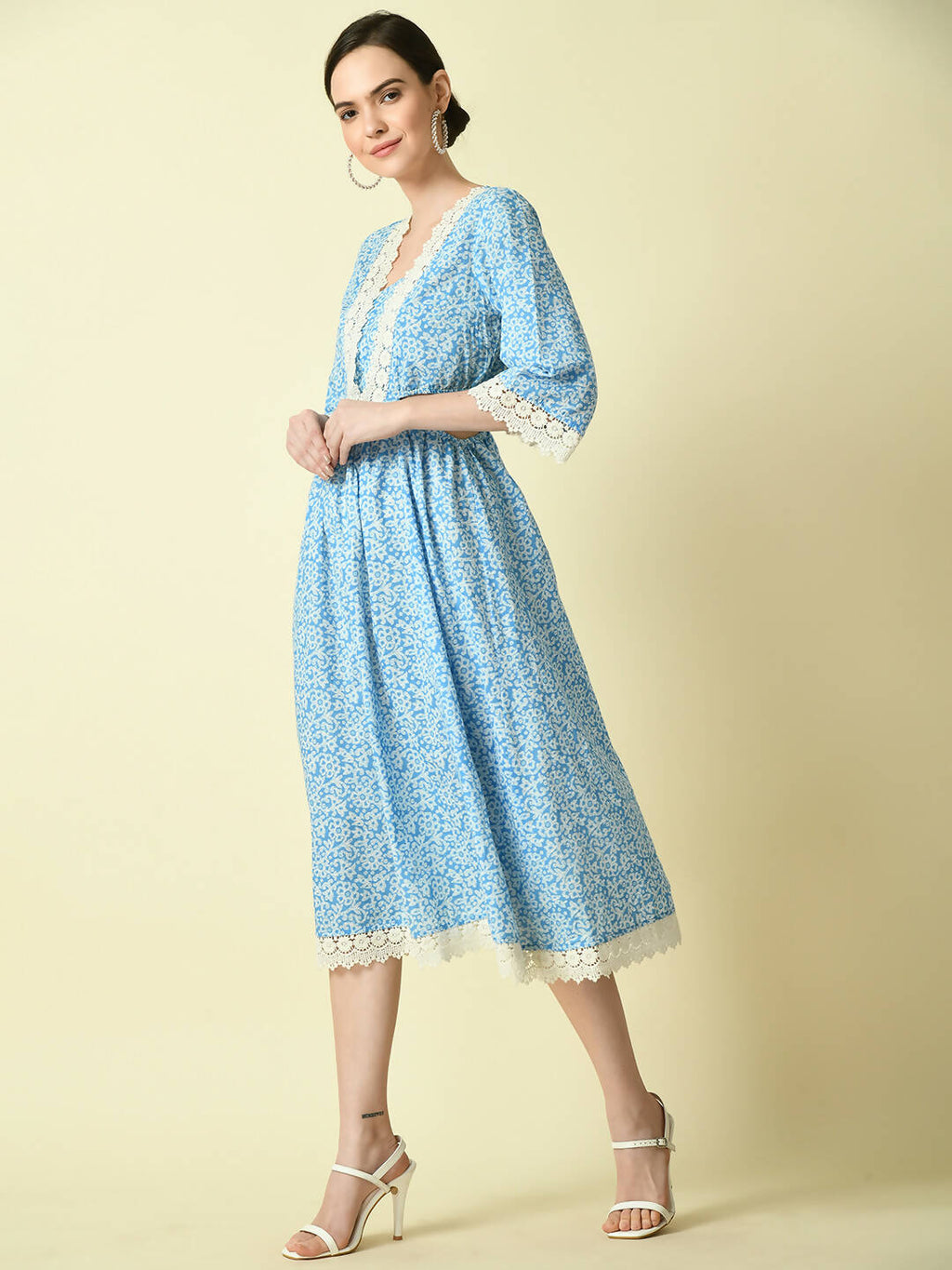 Myshka Women's Blue Floral Printed Fit and Flare Dress