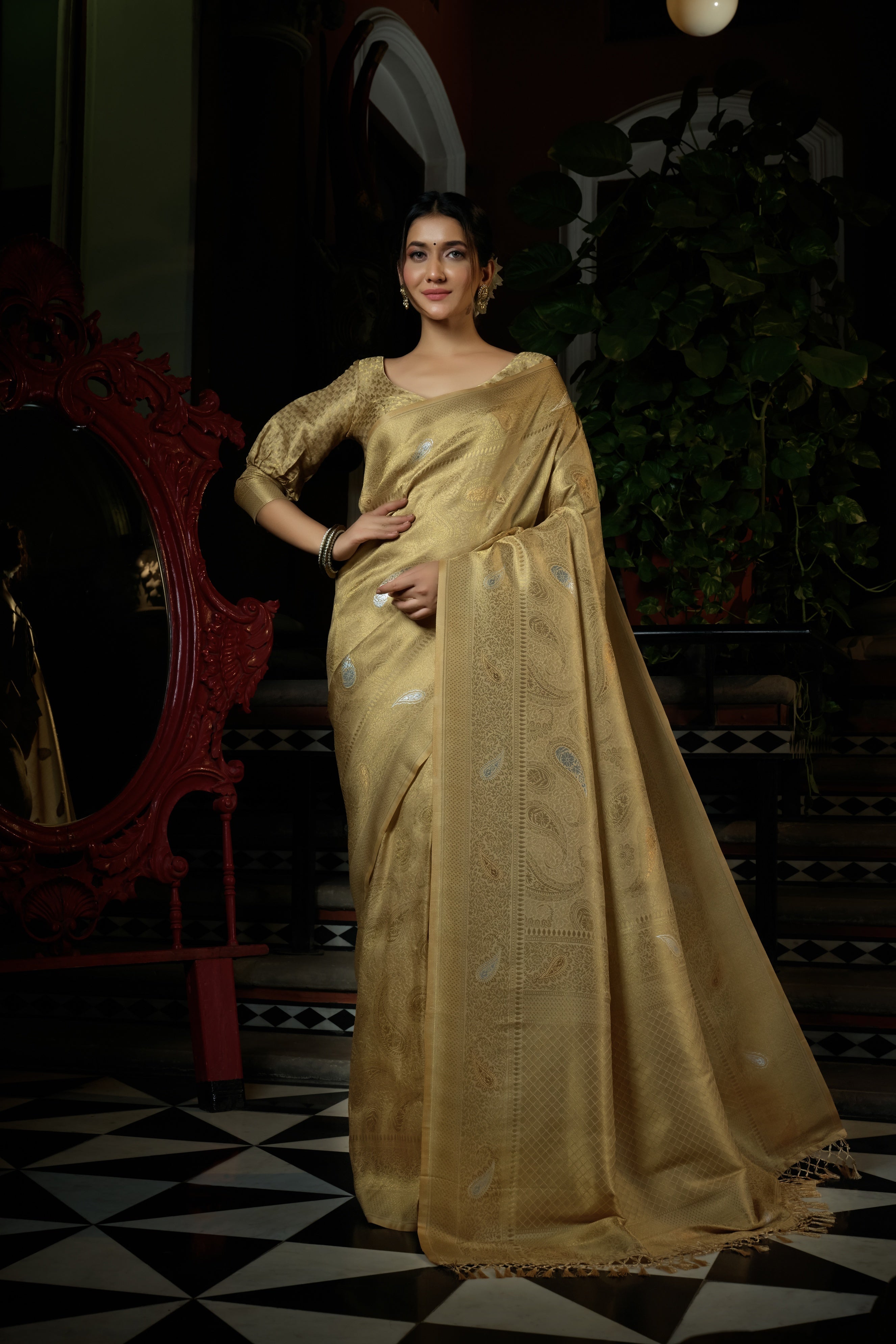 Vardha Magnolia White Copper-Silver Zari Kanjeevaram Silk Saree