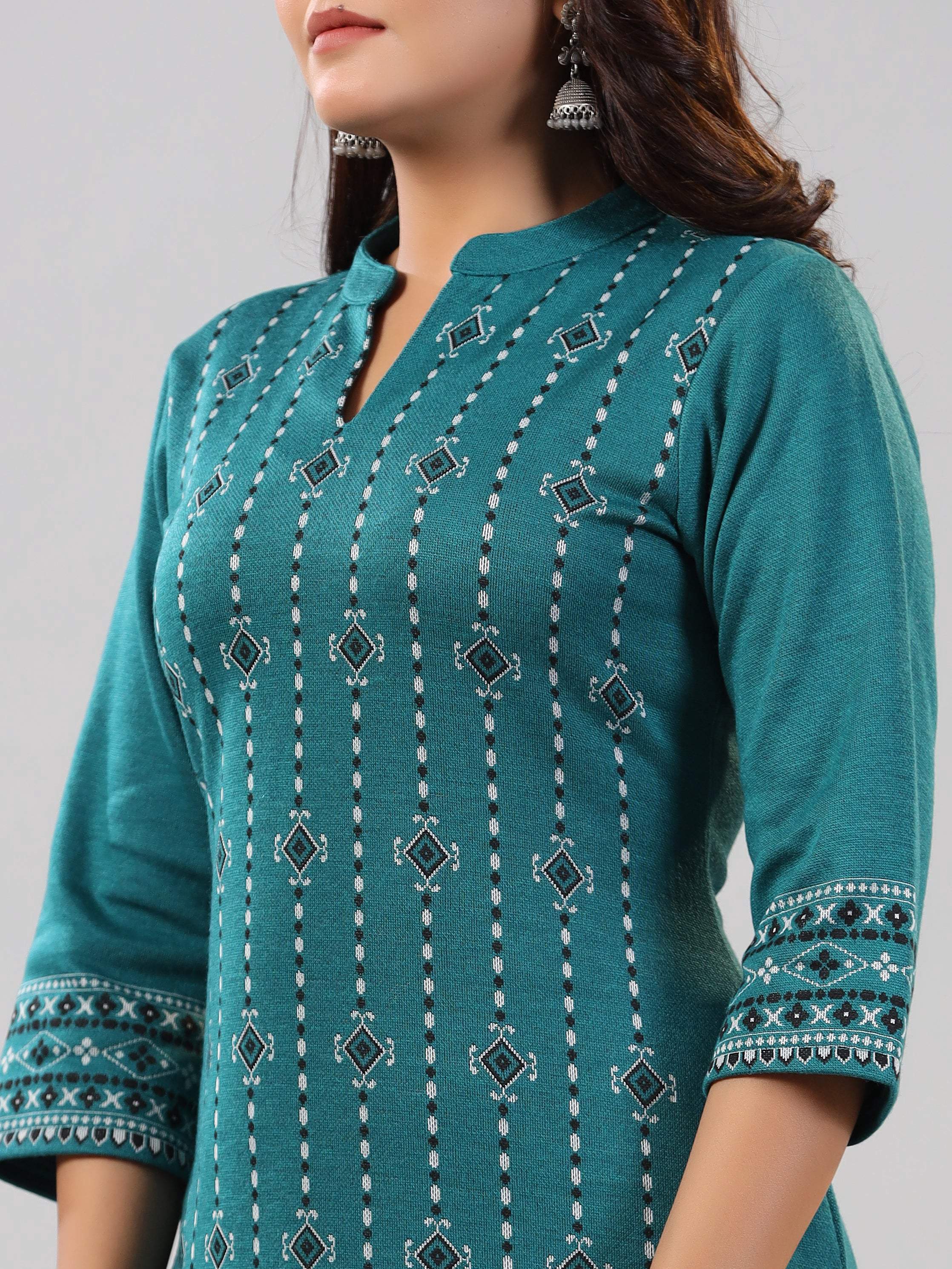 Juniper Women Teal Printed Woolen Straight Kurta