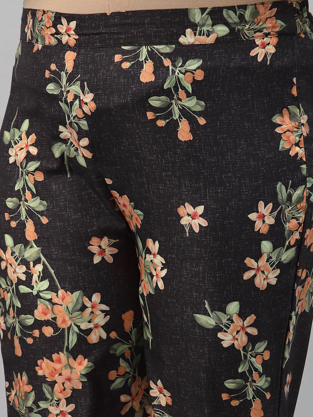 Sztori Plus Size Black Floral Printed Round Neck Straight Kurta with Trousers