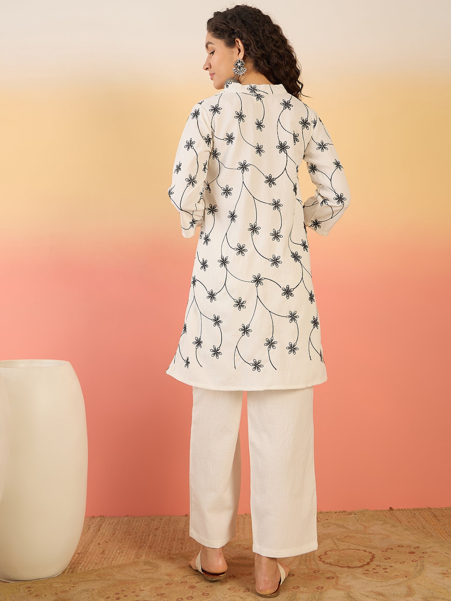InWeave White Embroidery Mandarin White Set