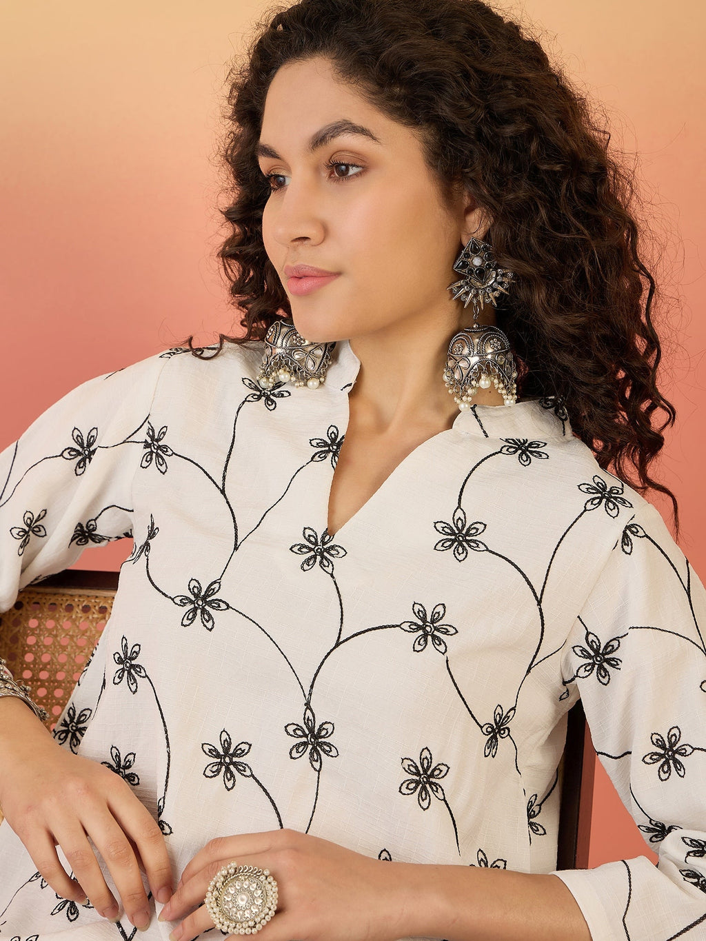 InWeave White Embroidery Mandarin White Set