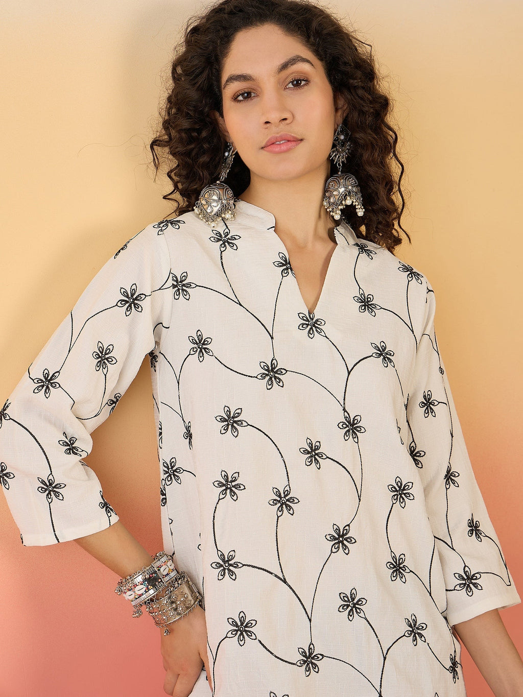 InWeave White Embroidery Mandarin Black Set