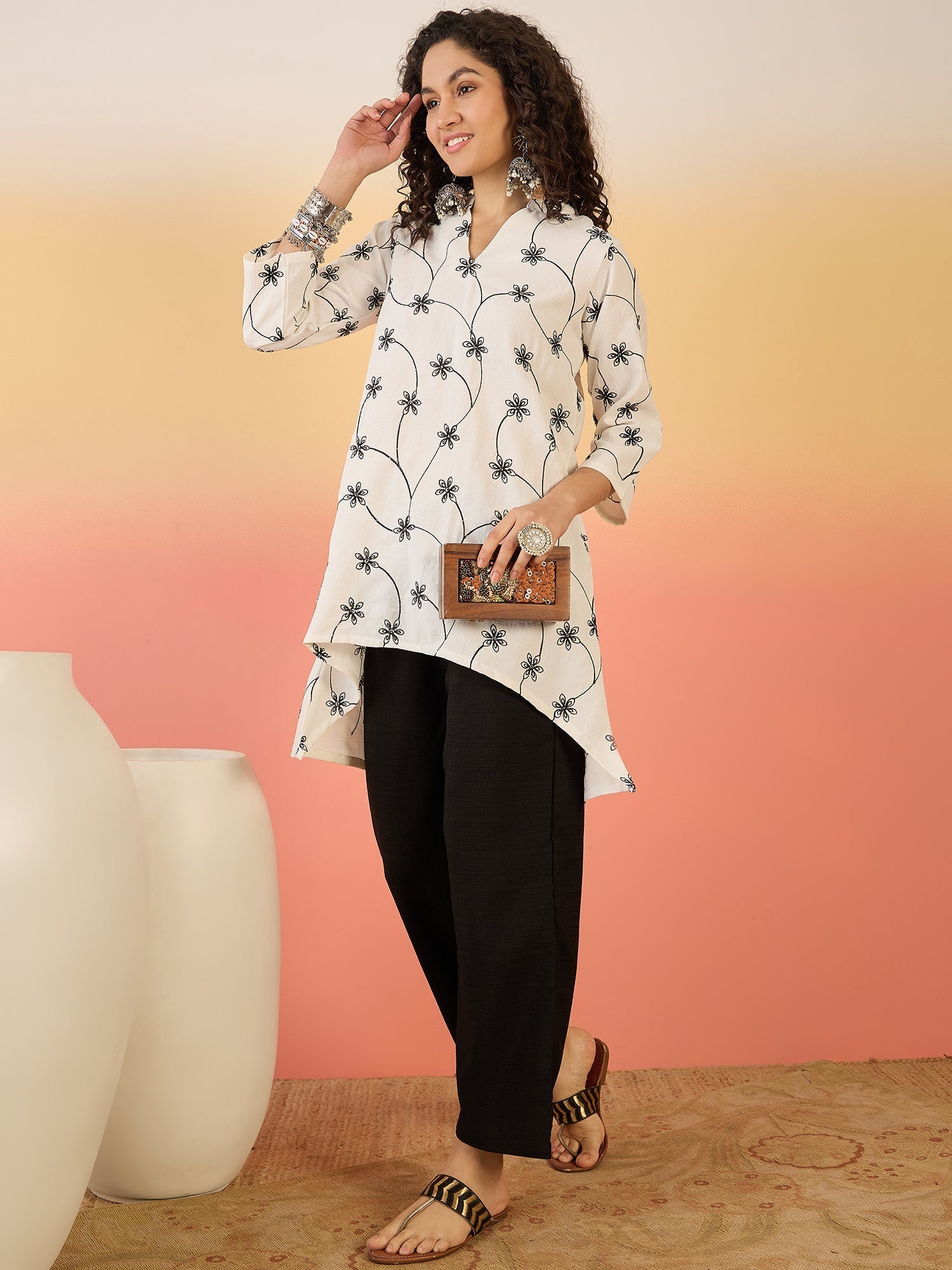 InWeave White Embroidery Mandarin Black Set