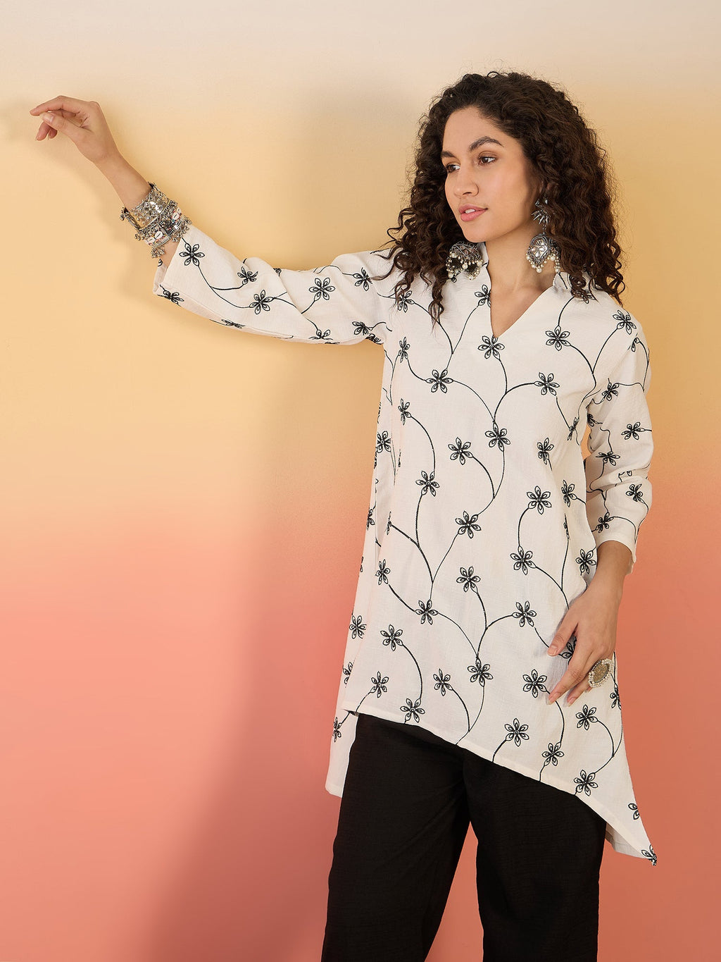 InWeave White Embroidery Mandarin Black Set